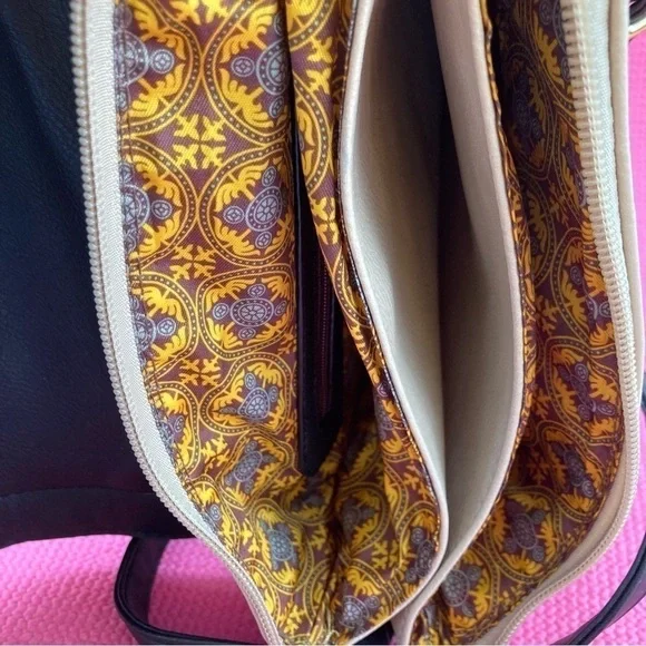 Double Compartment Med .Flapover Crossbody Bag Black / Beige - Picture 7 of 8